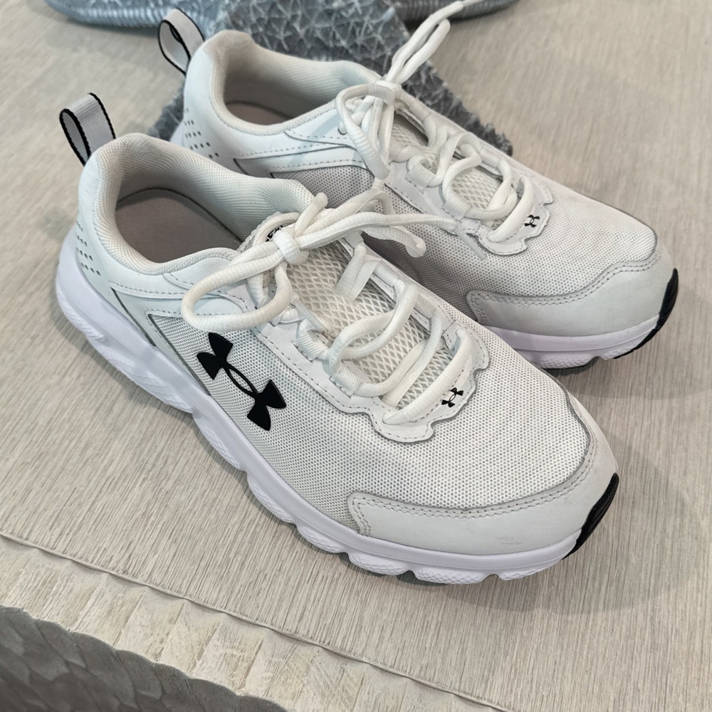 Women's Under Armour Charged Assert Sneakers White Black Size 8.5